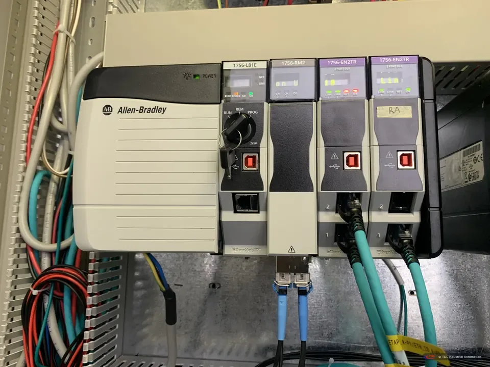 Rack ControlLogix 5580 dự phòng với module dự phòng