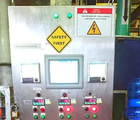 Operator panel of the coffee extractor line