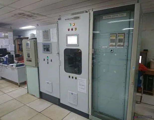 Các tủ hệ điều khiển CO2 trong phòng điều khiển trên giàn